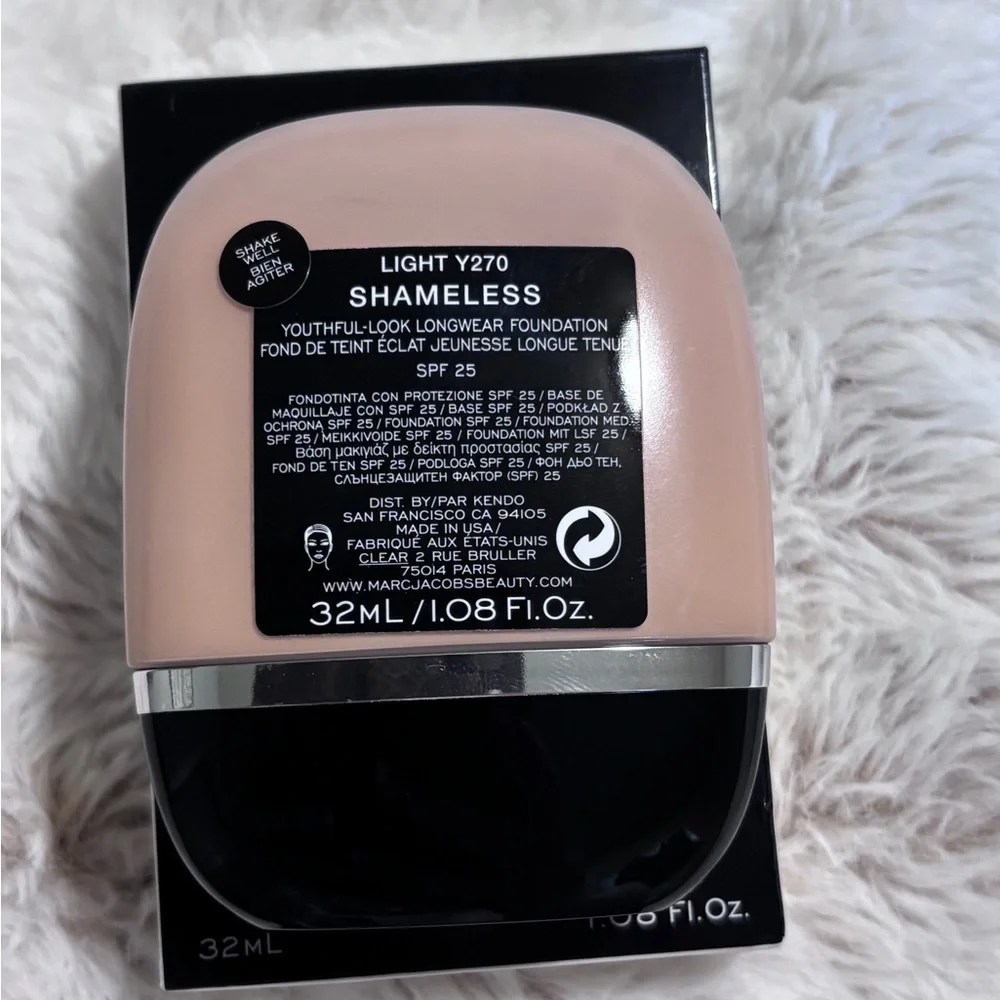 Marc Jacobs Shameless Longwear Foundation in Light Y270 - Picture 2 of 6